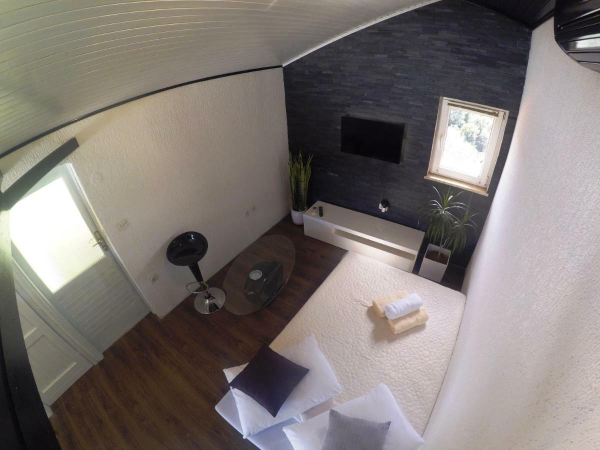 Silvia By Interhome * Pula